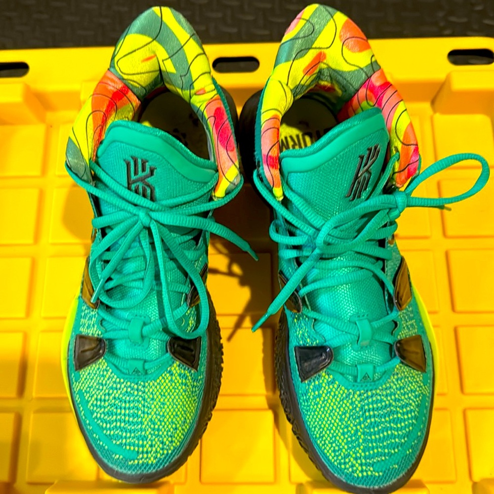 Nike Kyrie 7 Men's Basketball Shoe Size 10 Men US